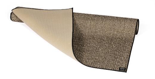 Het tapijt heeft een vuilafstotend oppervlak en een latex achterkant | Kirami FinVision®-lounge