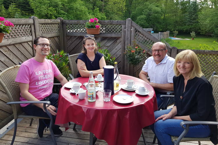 holzimgarten | Finland-blogger René Schwarz en diens collega Tanja Frisch en ook Günther en Brigitte Heizmann | Kirami