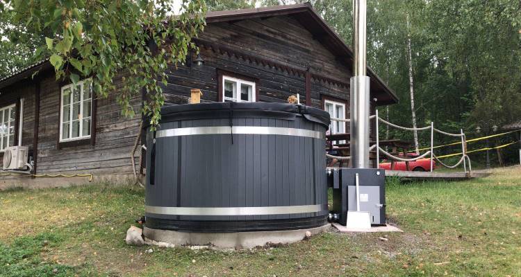 De kachel verwarmt het badwater in de hottub | Kirami