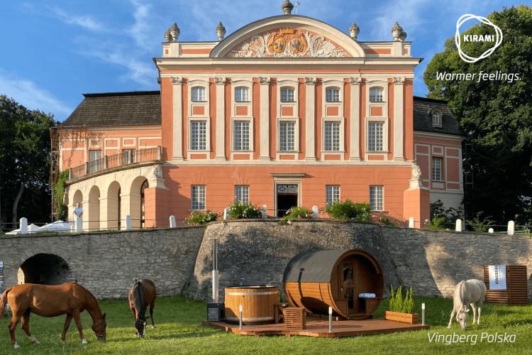 Vingberg Polska | Om te baden in een Kirami hottub op de binnenplaats van een mooi paleis. | Kirami