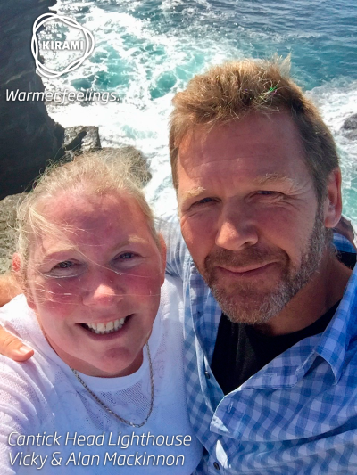 Alan woont samen met zijn vrouw Vicky en hun drie kinderen in het Cantick Head Lighthouse | Kirami
