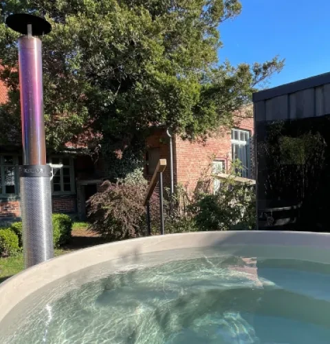 traumHaff | Relaxen in een privé-hottub maakt elk vakantiehuis helemaal compleet | Kirami hottub