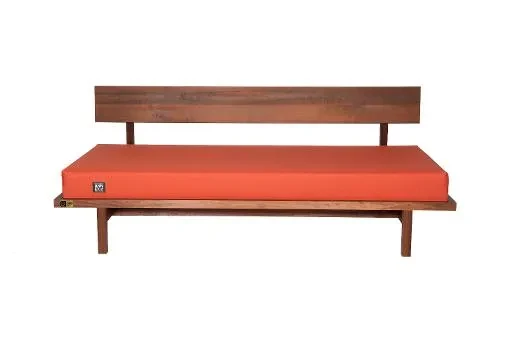 De Kirami FinVision® -rugleuning voor banken is ontworpen voor de Misty-bank.