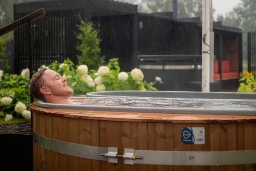 Koud en warm bad handig naast elkaar in één hottub | Twinny