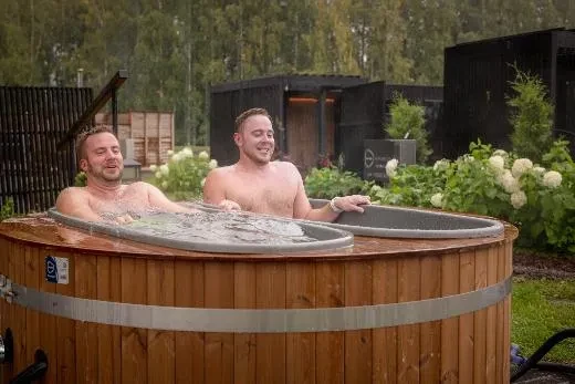 Bovendien zitten beide bassins in één unit, zodat je makkelijk en zonder vuil te worden van het ene bassin naar het andere switch | Kirami Premium Twinny