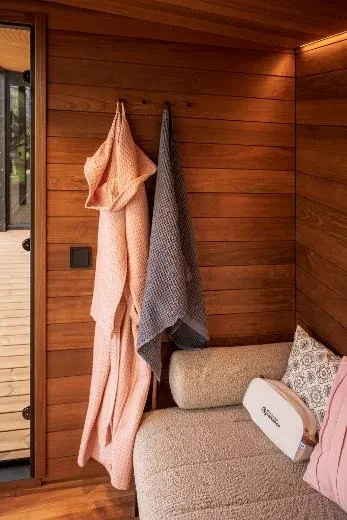 Kirami FinVision® -lounge M Misty - een plaats om af te koelen na de sauna!