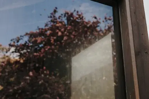 Een buiten-sauna voor je tuin | Kirami FinVision® -sauna S Misty