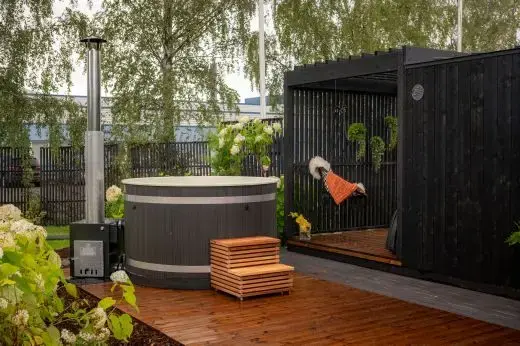 Het Kirami FinVision® -schuttingscherm brengt licht naar je tuinparadijsje